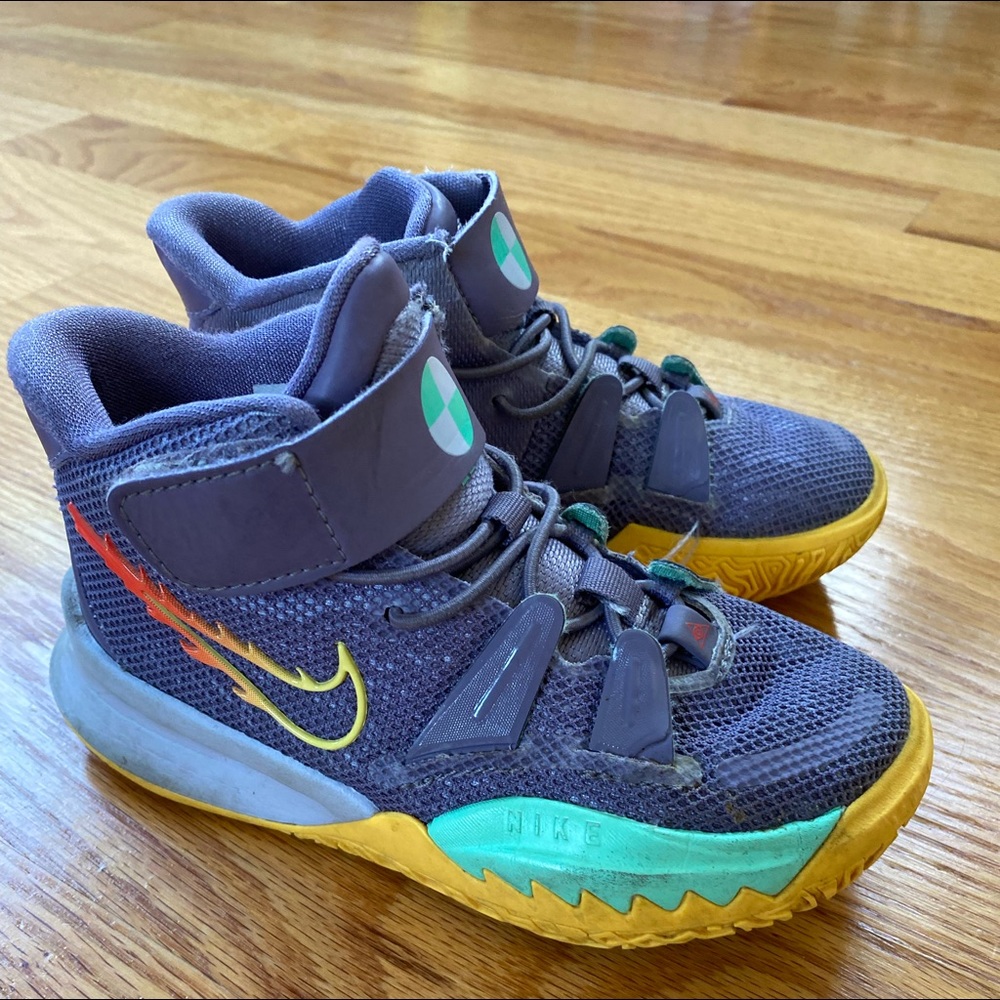 Nike Kyrie 7 gs Basketball Sneakers